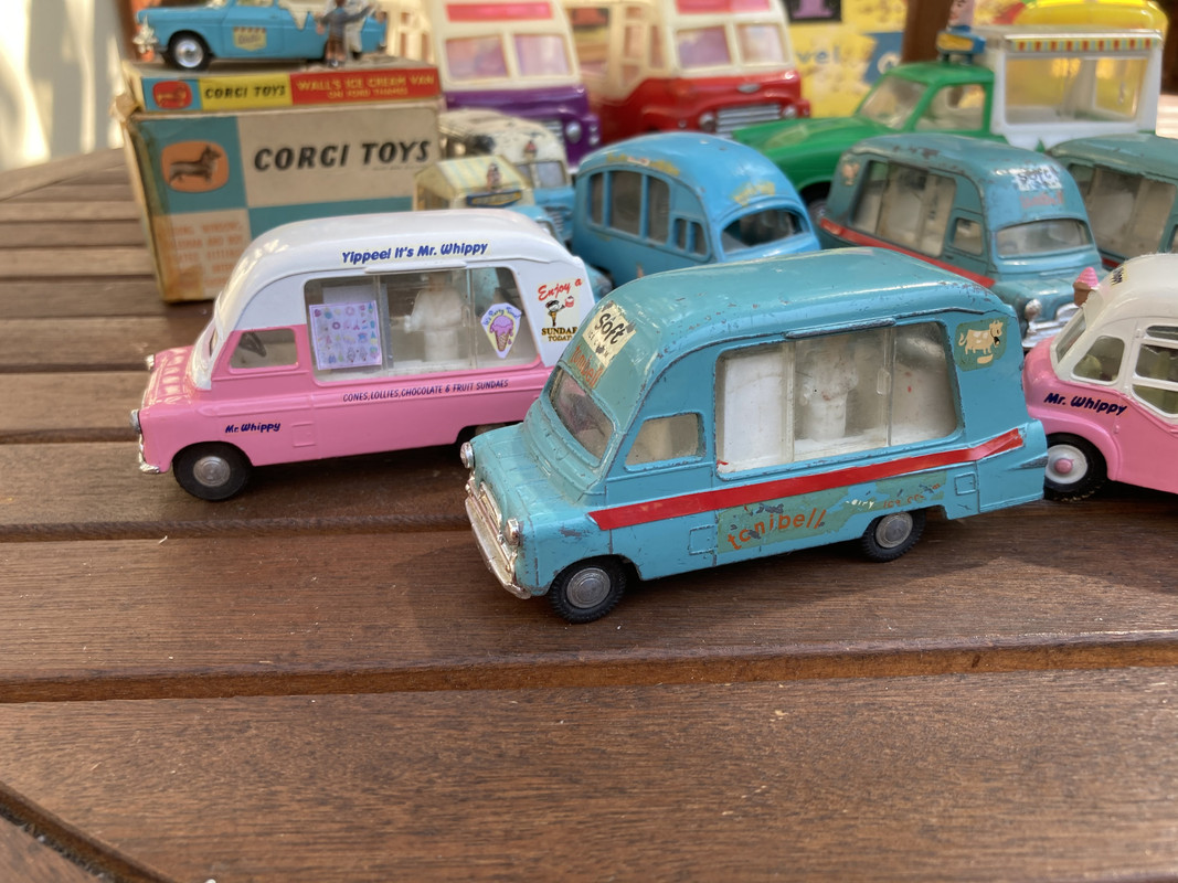 Spot-On Tonibell Ice-Cream Van Ice Cream 1'42 Scale Tri-Ang