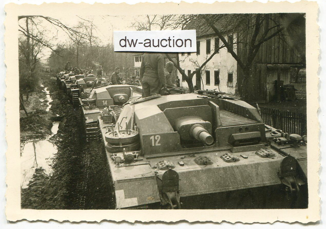 Sturmgeschütz mit Nummer 12 , Stug. Abt. 190
