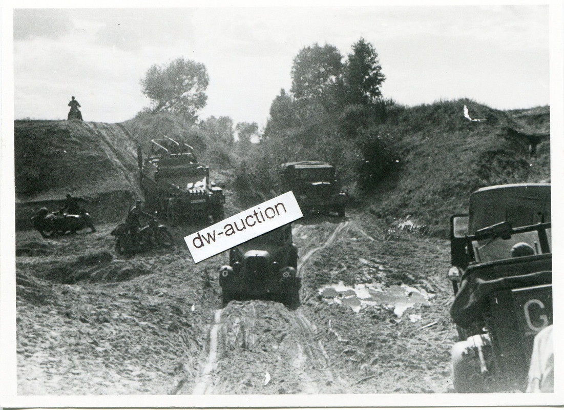 Panzerspähwagen im Gelände