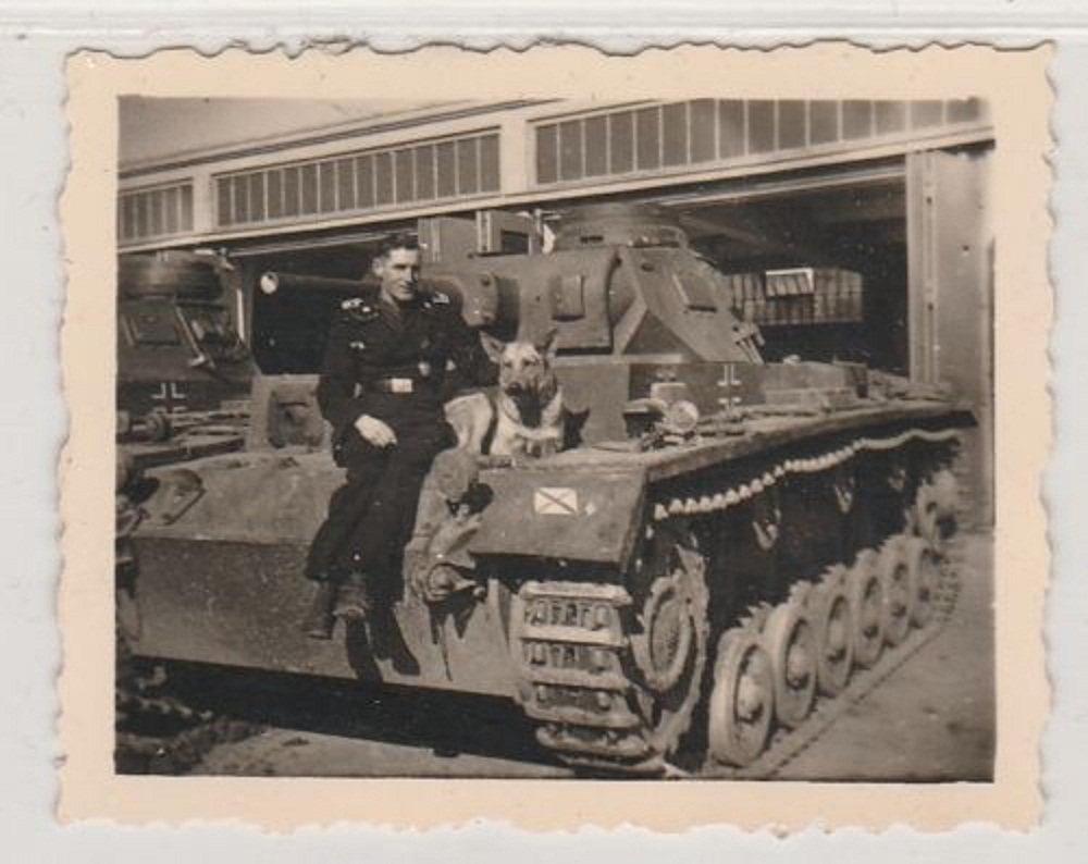 Original Foto-2.Weltkrieg-Soldaten m.Panzern-Rüc