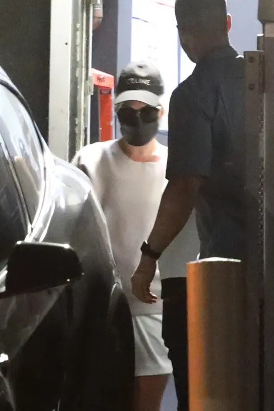 6-19-22-Leaving-a-Restaurant-in-LA-001.w