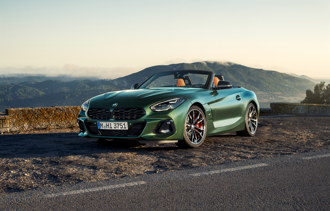 P90535748_highRes_the-bmw-z4-m40i-with