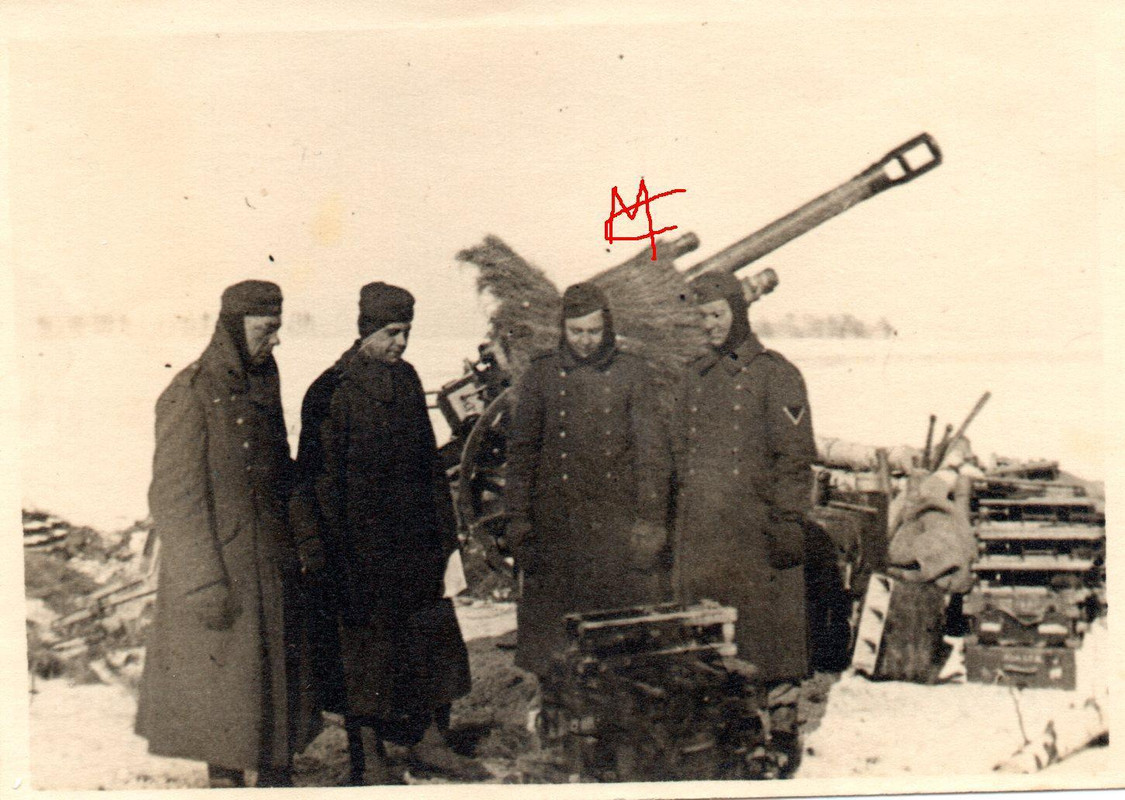 Orig.fotos Deutsche Artillerie Geschütz Wintertarn einsatz 1943 Ostfront