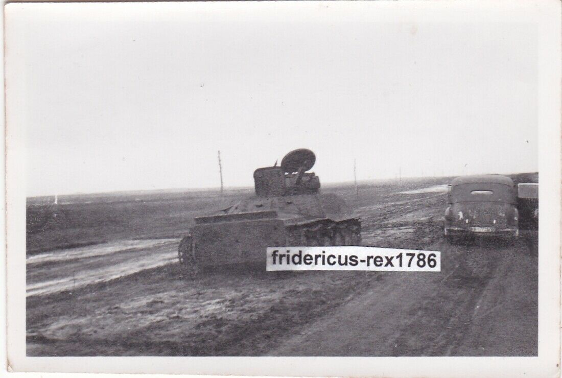 Foto WH russischer Panzer Tank PKW der 24. ID Kennung Wappen Eisbär Ostfront