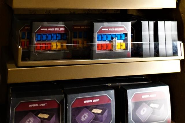 DOK-ONDAR DEN OF ANTIQUITIES: Tienda-museo para amantes de Star Wars - DISNEYLAND ~ STAR WARS: GALAXY'S EDGE, LA GUIA (39)