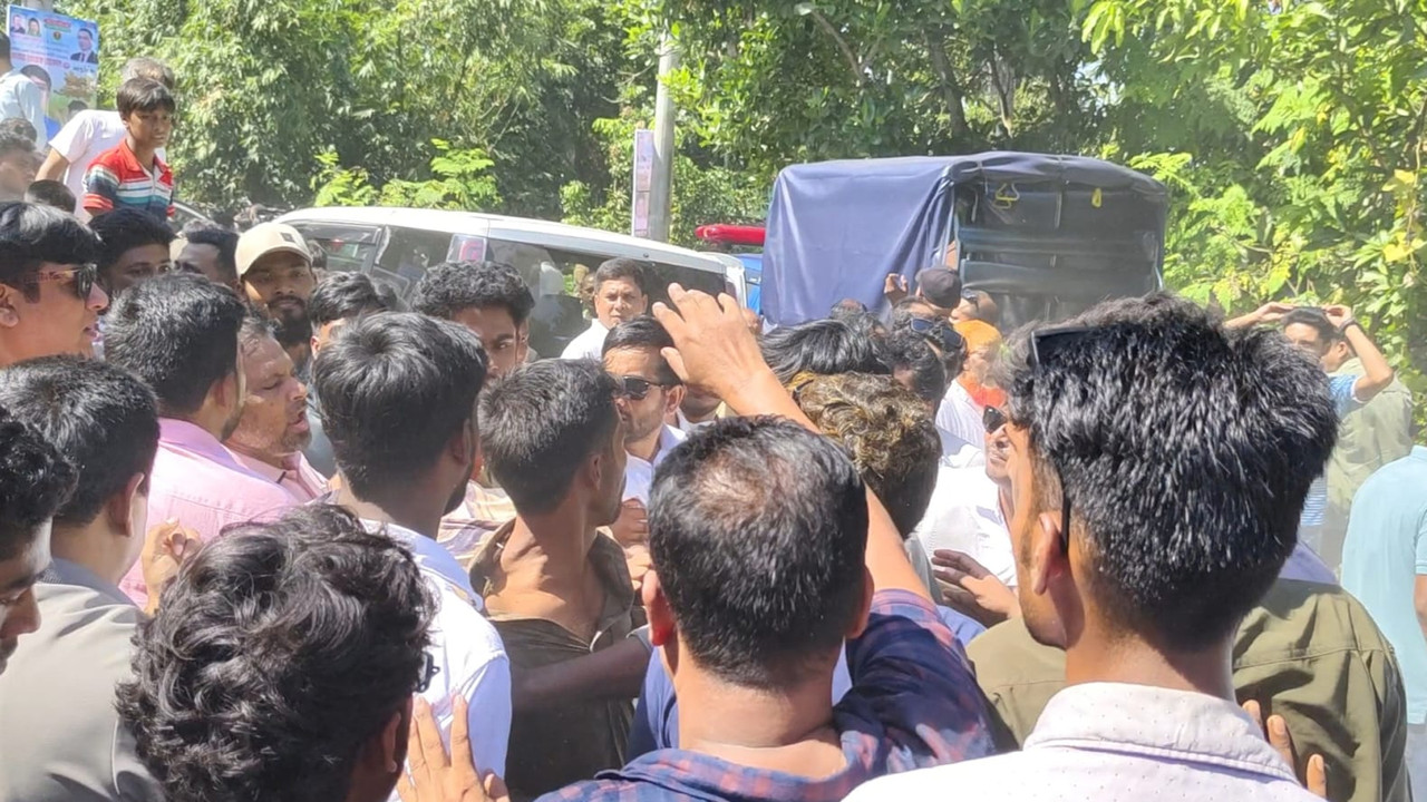 কুষ্টিয়ায় ছাত্রদলের দুপক্ষের হাতাহাতি, ভিডিও করায় ২ সাংবাদিককে মারধরের অভিযোগ