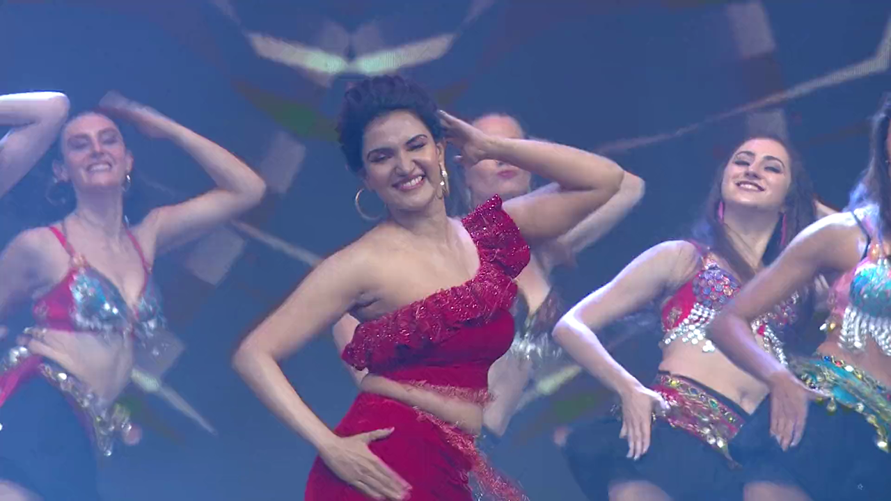 Honey Rose navel