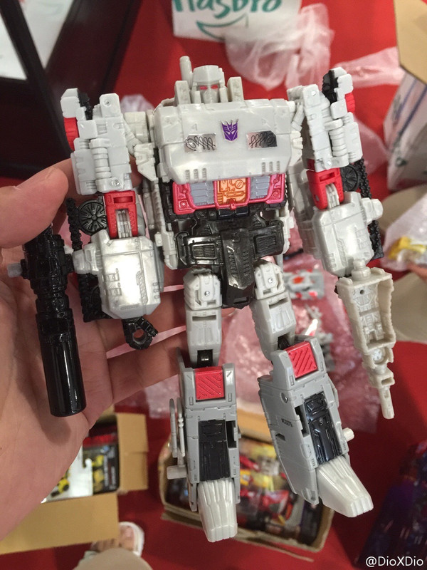 x-CybertronCon-Booth-012