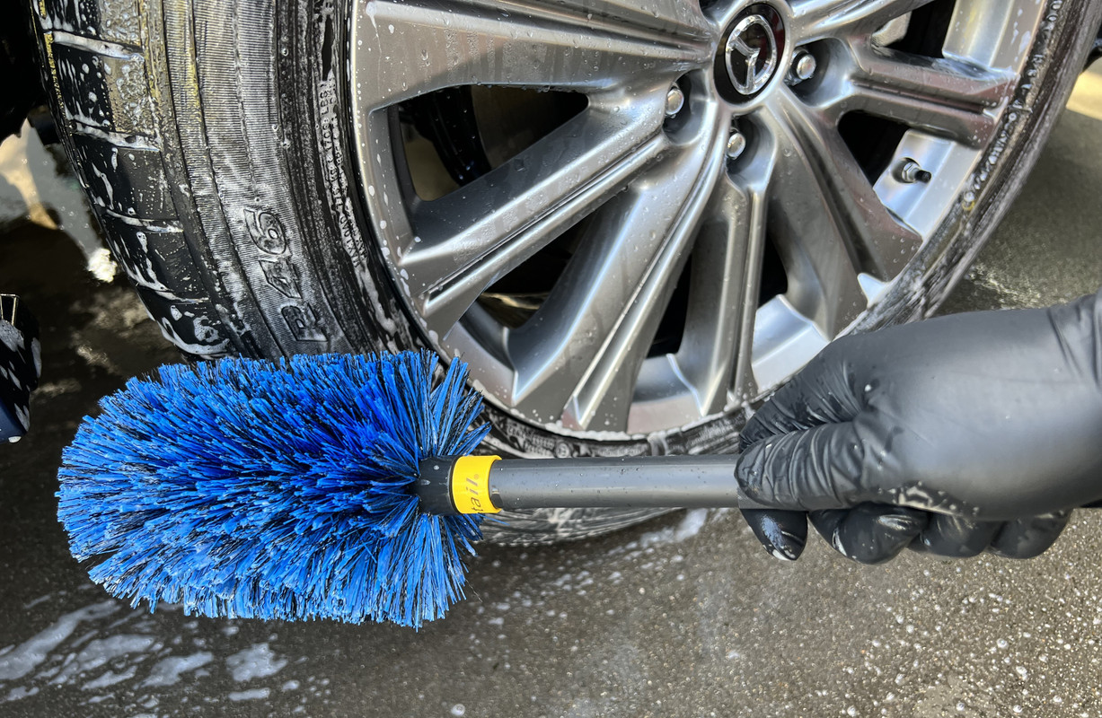 Short Handle Tire Wheel Brush - Cyber Buster Special