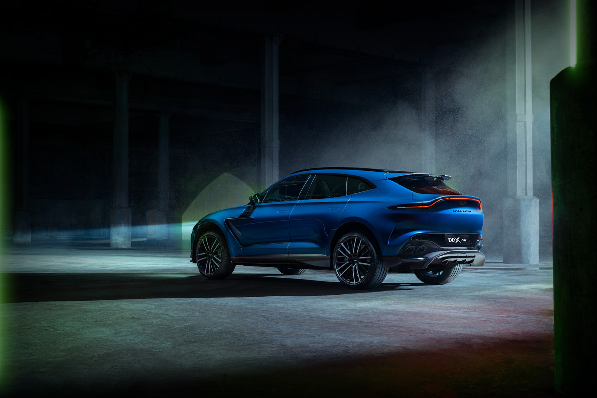 AstonMartinDBX707_05