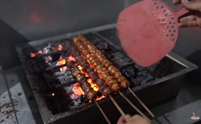 Bakso Bakar Pak Man sudah berjualan sejak 1965 silam.