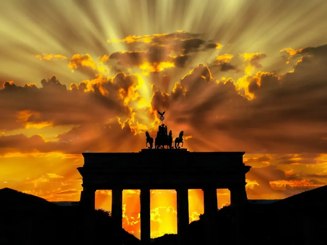 yellow-brandenburger-tor-201939-1280.webp