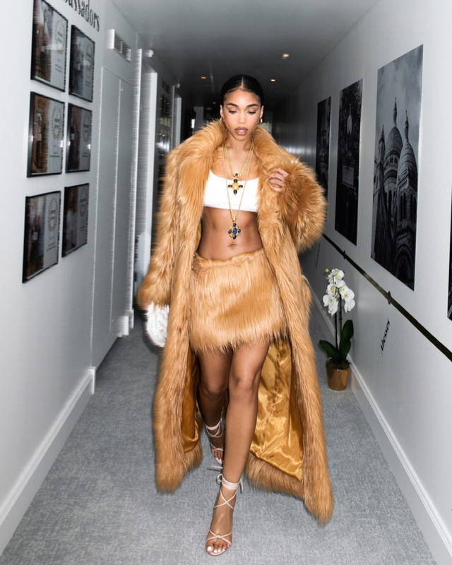 [Image: Fe-UG2uy-WYAA6-P3p.jpg]