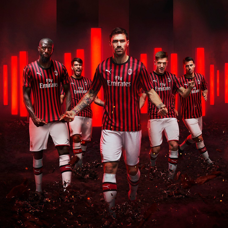 Seragam utama AC Milan