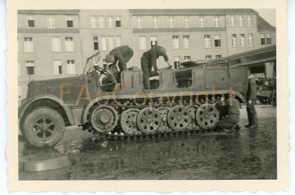 Artillerie Geschütz Halbkette Foto