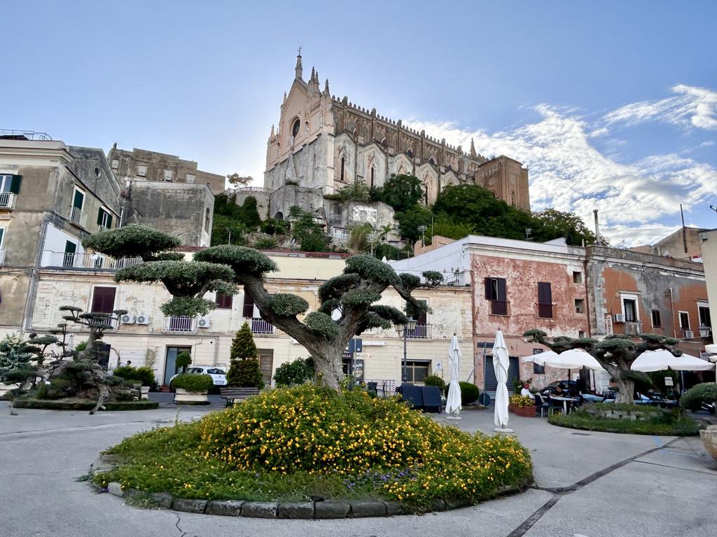 Жаркий сентябрь на побережье Тирренского моря.