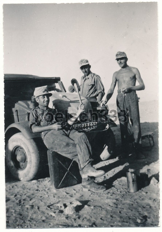 Foto Afrika Korps VW Kübelwagen PKW mit Ballonre