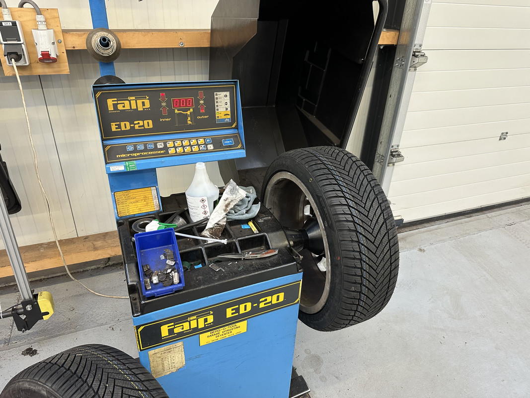 7597B13B-090D-42B5-B121-5802BF2A3FC7