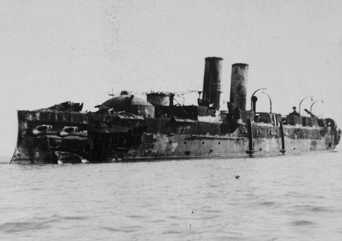 Bataille de Santiago de Cuba 1898 Vizcaya-wreck-Cuba-1899-jpg-89112776a9b6b7900994bc2b97564770