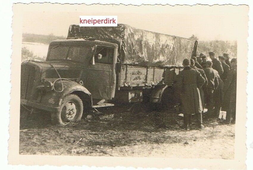 LKW im Schlamm mit taktischen Zeichen Kennung Kraftradschützenkompanie, Essen
