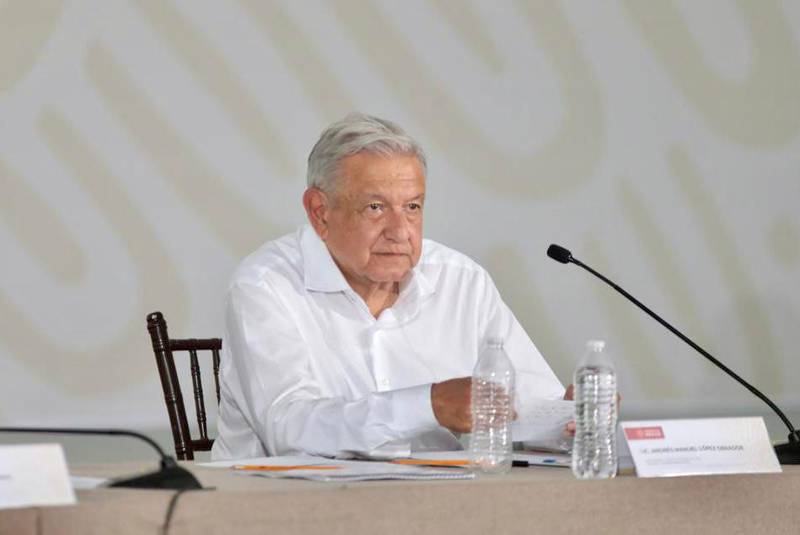 AMLO se reúne con damnificados por el huracán en Oaxaca