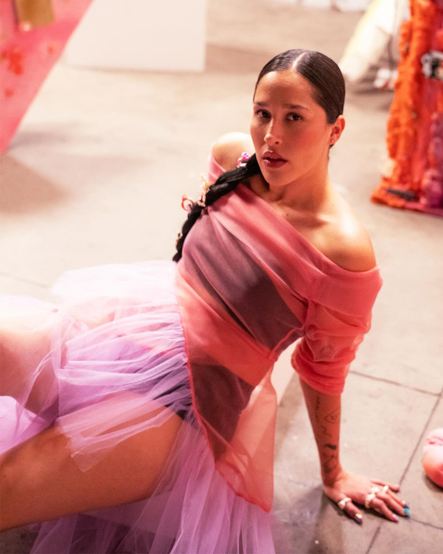 La cantautora colombiana Elsa Carvajal estrena su último lanzamiento musical Ké Mal visto en CIBERNINJAS