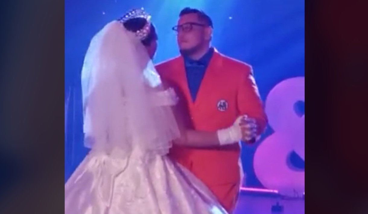 Novio llega a su boda con traje de Goku y la novia lució un vestido espectacular