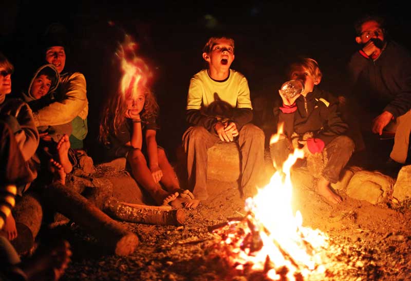 Dedica una canción Fuego-de-campamento