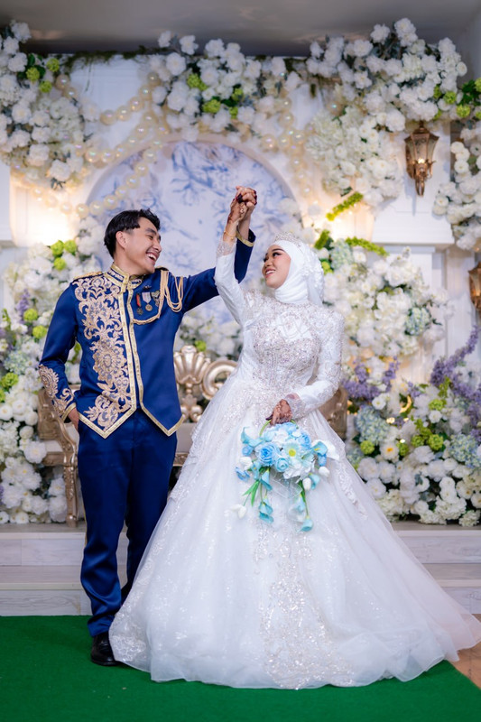 Pasangan pengantin dirakam oleh Abang Ali Photo Studio
