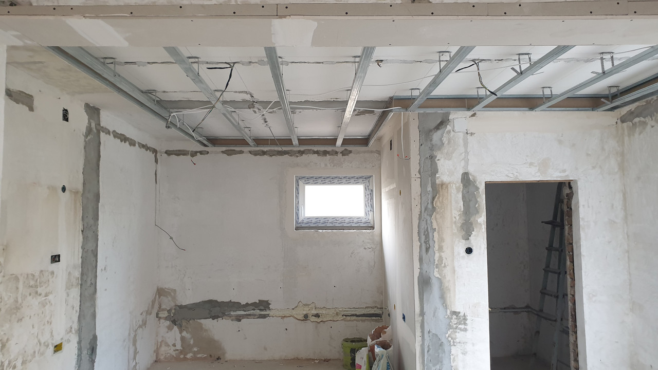 Finalni izgled gipsanog spuštenog plafona sa LED osvetljenjem