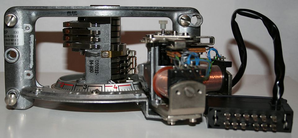 [Bild: 960px-Edelmetall-motor-drehwaehler.jpg]