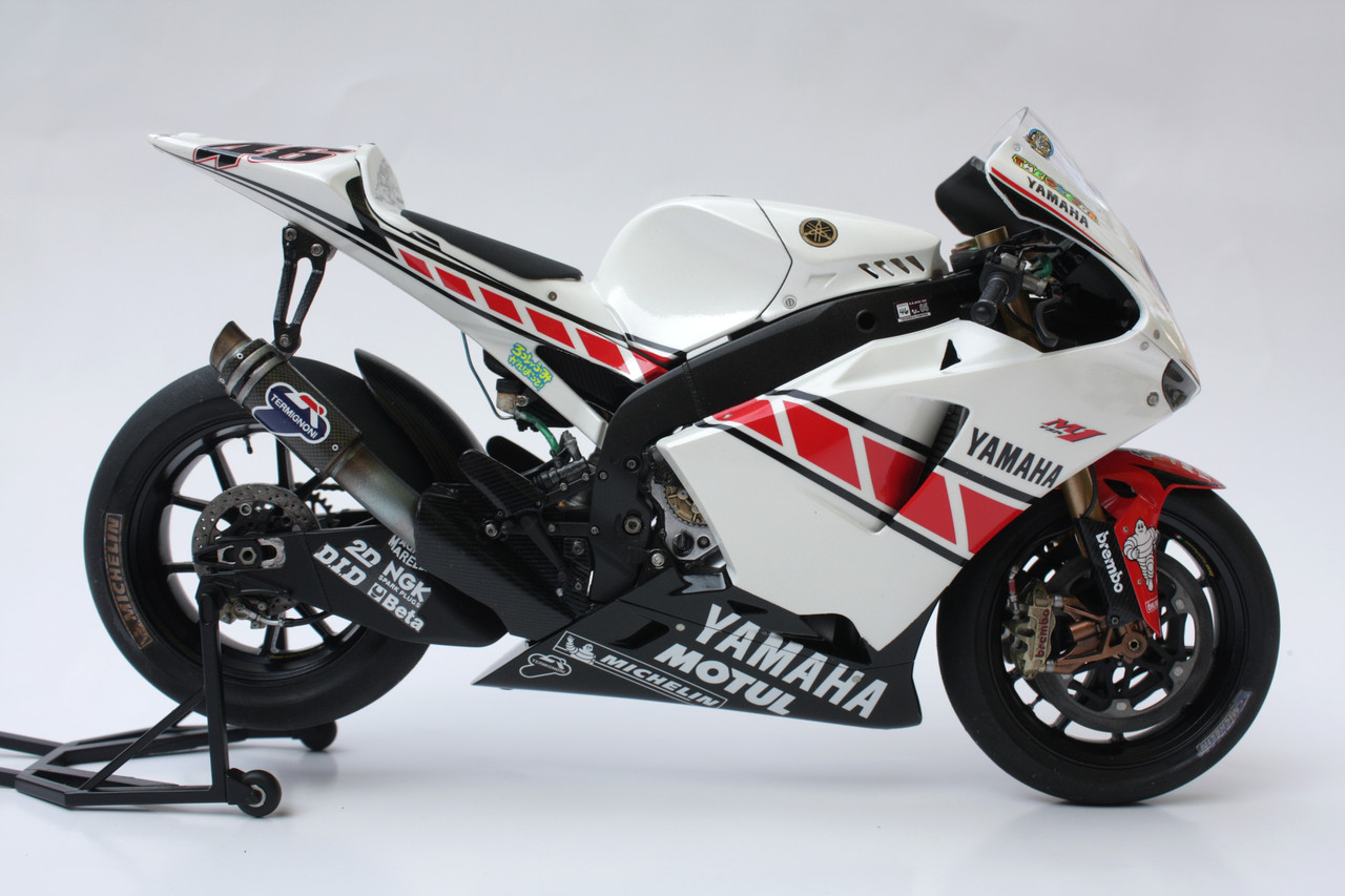 Modellini Moto Valentino Rossi 1:18 YAMAHA YZR-M1 Valencia 2005 Gp Motor Bike Modellini Moto Valentino Rossi 1:18 YAMAHA YZR-M1 Valencia 2005 Gp Motor Bike