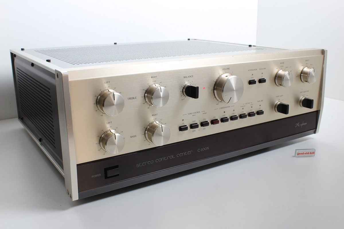 Accuphase C-200X geschlossen