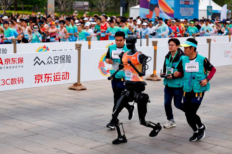 2025-04-19t004146z-1079310709-rc2n0eaaldrd-rtrmadp-3-athletics-china-robots-5141070-20250419122612