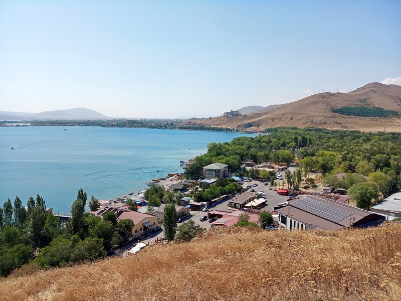 Армения - страна храмов, гор, камней и...