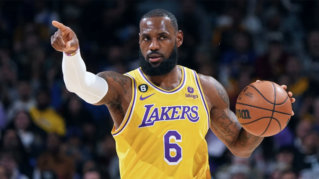 LeBron James, va por varias marcas