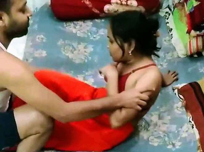 Desi couple bf spreading her pussy sex video