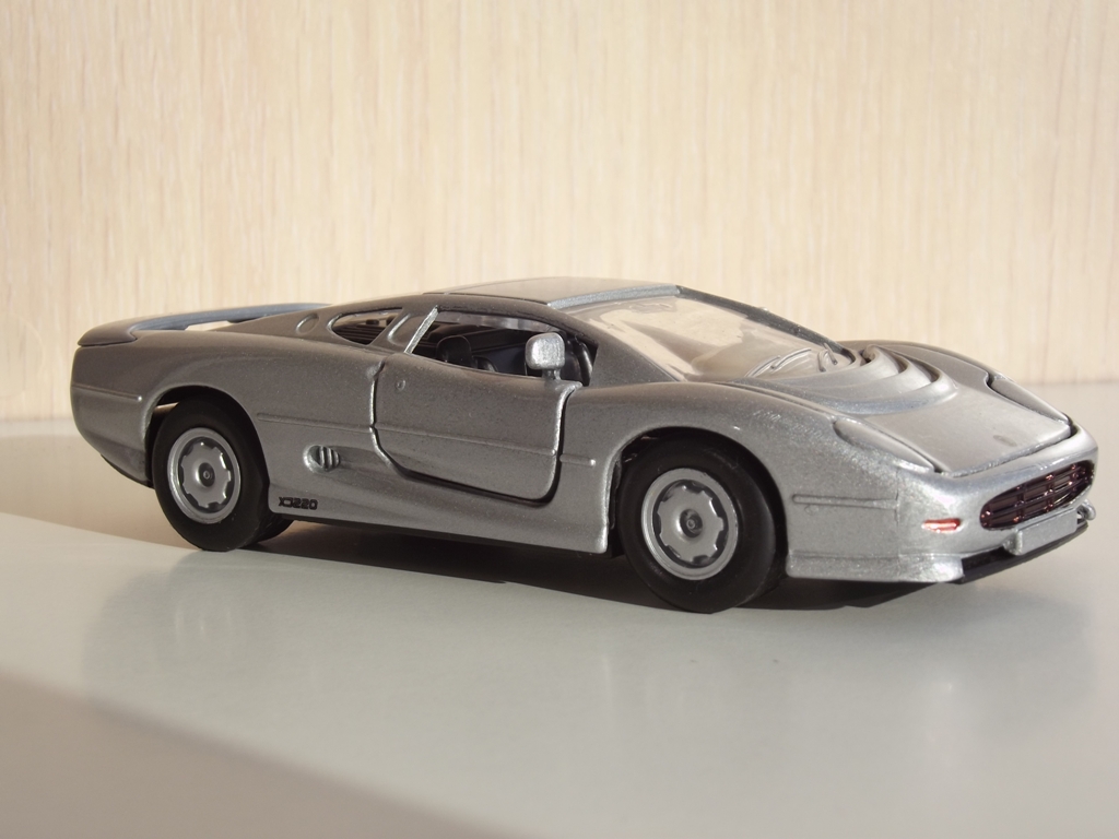 Jaguar XJ 220 - 4