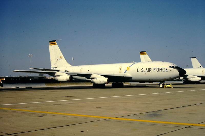 CD144009 1 144 KC 135A E Stratotanker Caracal Models ARC cd144009-1-144-kc-135a-e-stratotanker-caracal-models-arc