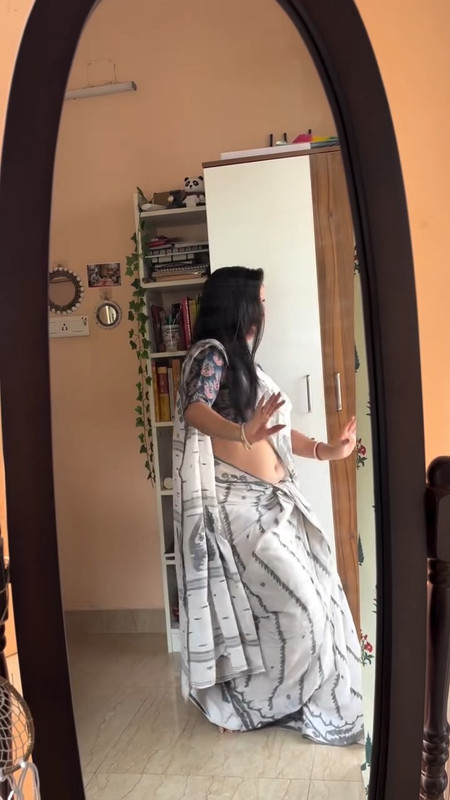 beautiful bengali lady sexy navel while dancing in white saree mp4 snapshot 00 35 452
