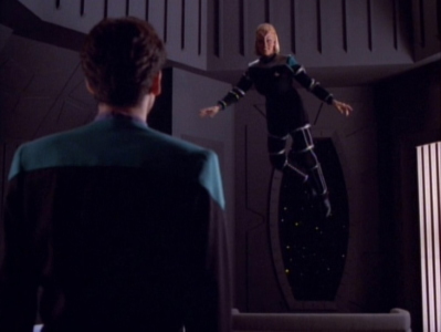[Image: Bashir-watches-Melora-in-zero-gravity.jpg]