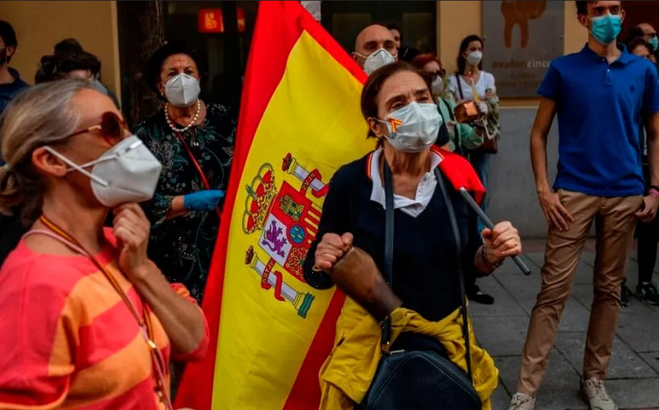 España regresa al uso de cubrebocas por infecciones respiratorias