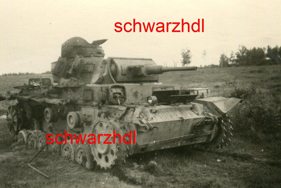 Foto Panzer Regiment 18 zerstörter Panzer 3 an d