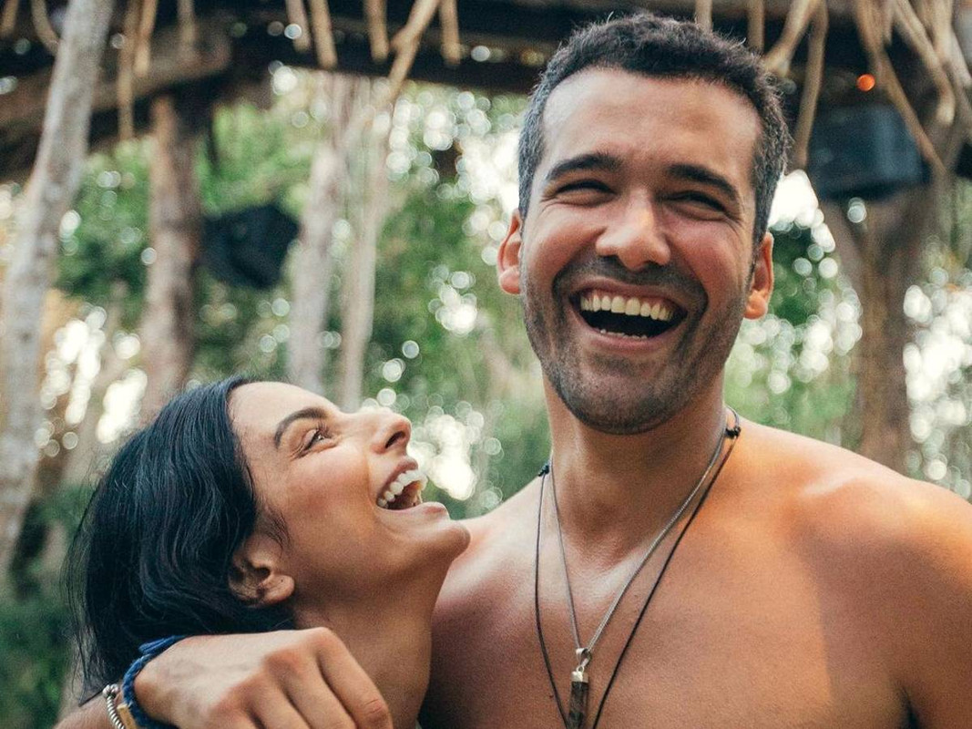Aislinn Derbez presume la relación de Jonathan Kubben con su familia