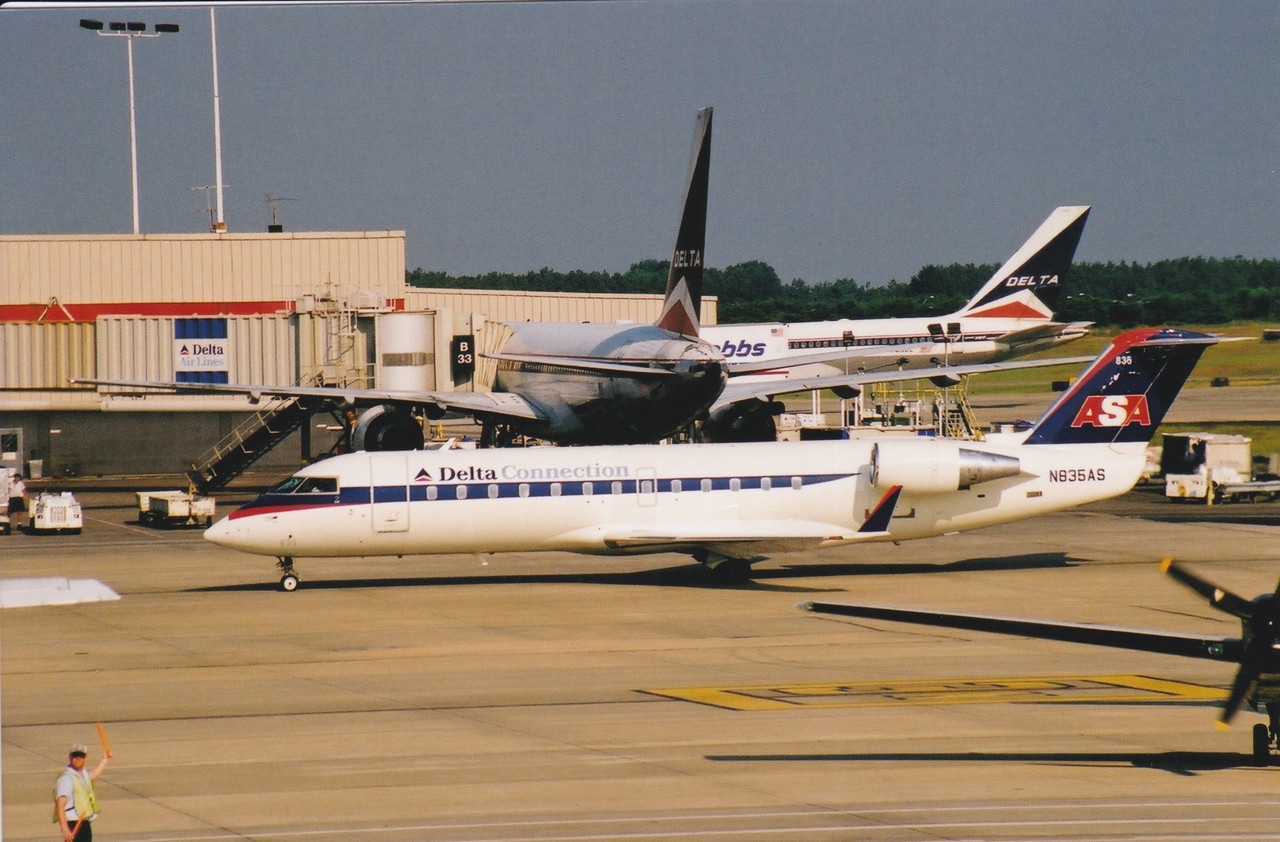 CVG Cincinnati N835AS 2000 (13)