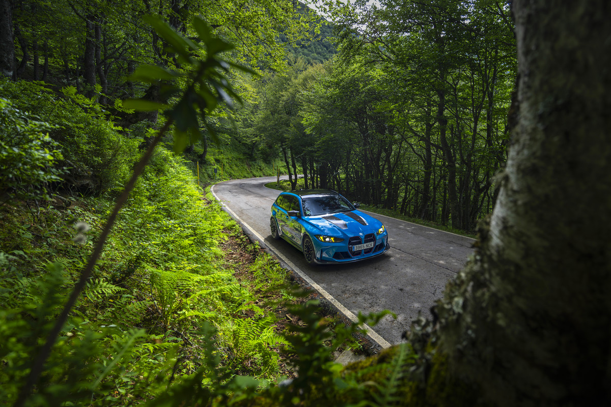P90612618_highRes_bmw-m3-cs-touring (1)