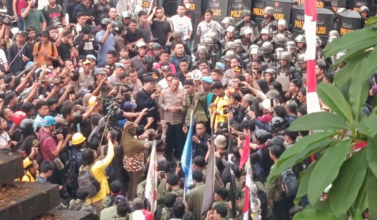 Langkah Hukum dan Tuntutan Mundur