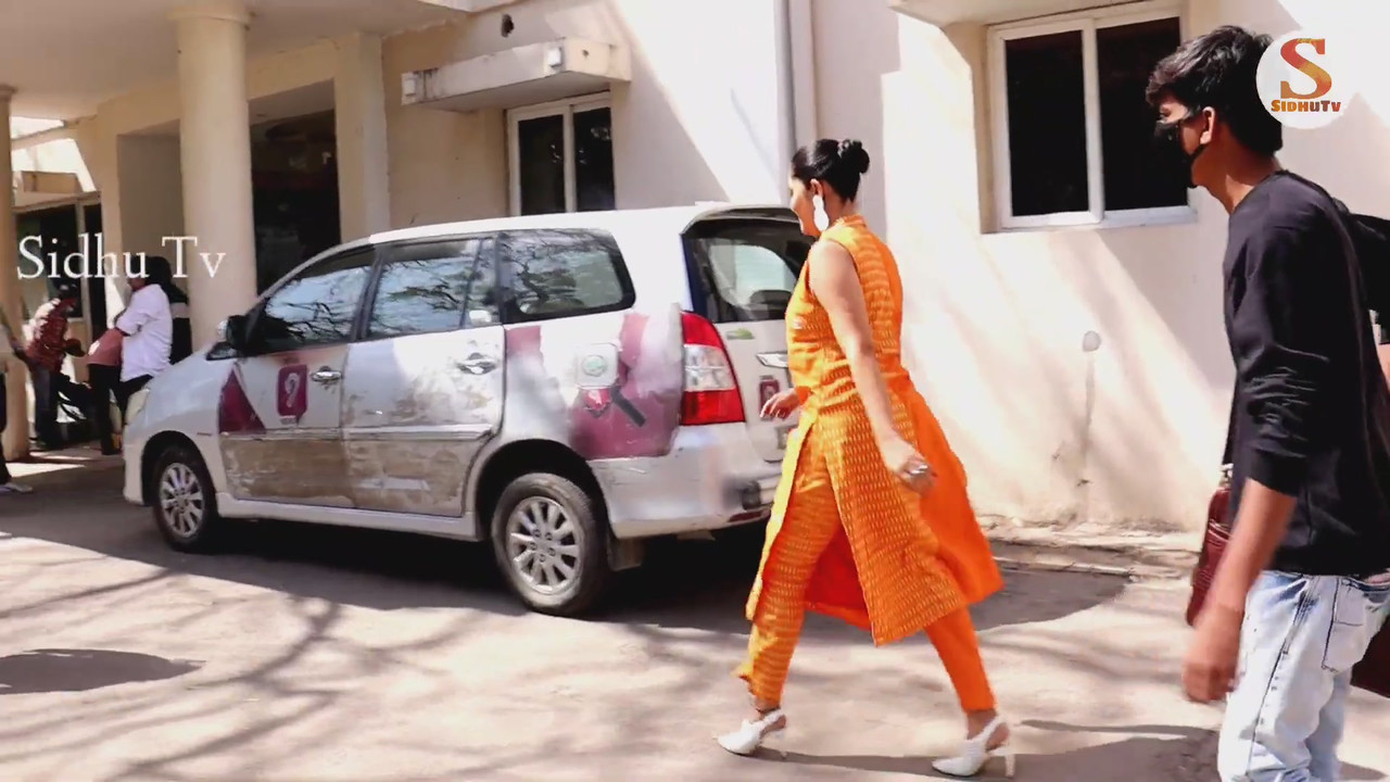 Actress Anasuya Bharadwaj Cute Orange Dress l Latest Movie DARJA Movie First Look House Full Talk[14