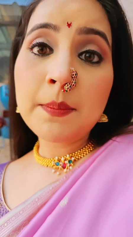 [Image: jolly-bhatia-sexy-pierced-navel-in-pink-...00-970.jpg]