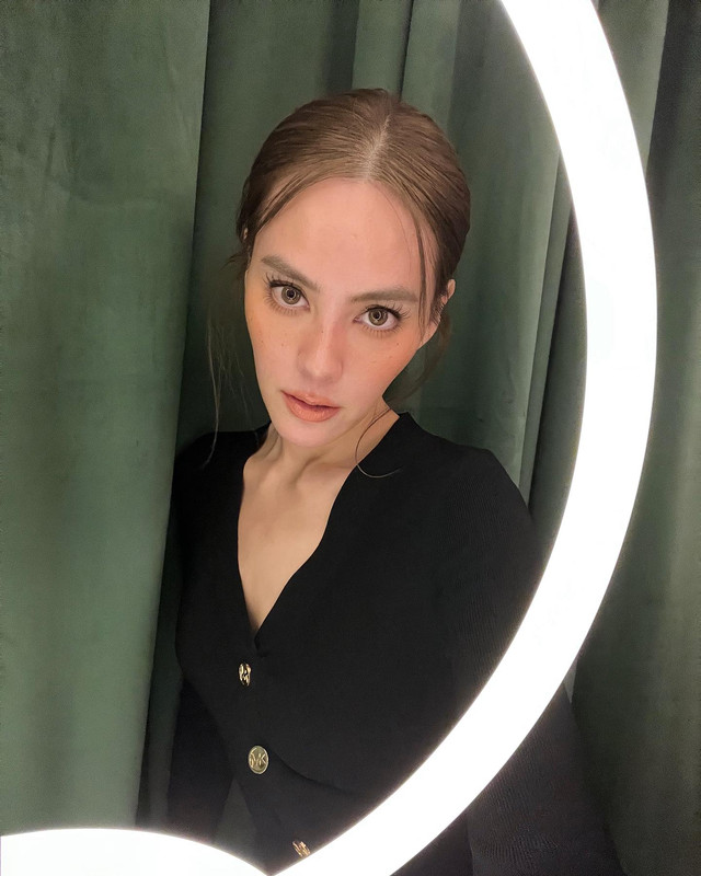 janienineeleven-1695455088-3198031530396428083-1433978306